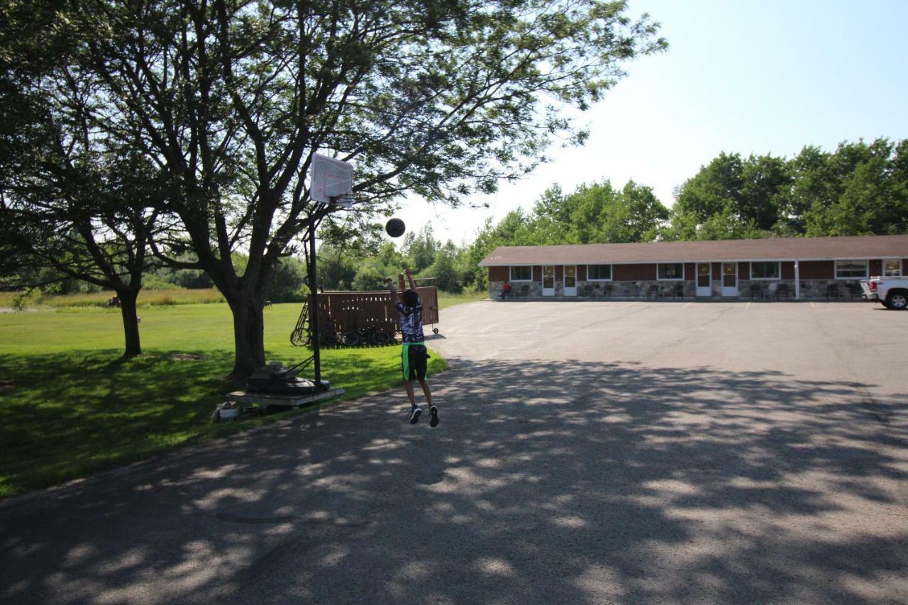 Rogers Motel Smiths Falls Eksteriør bilde